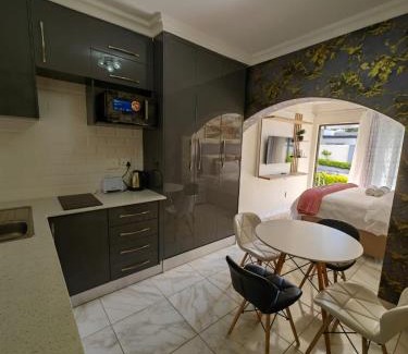 Greater Johannesburg Metropolitan Area House | Fezeu's Place