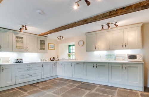 Llanwrtyd Wells House | Ffermdy Llanwrtyd - Six Bedroom House, Sleeps 11