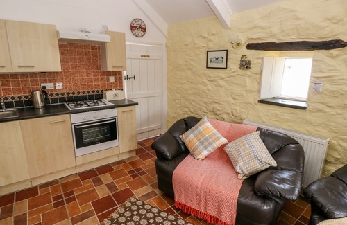 Trefin Cottage | FFYNNON TOM, character holiday cottage, with a garden in St Davids