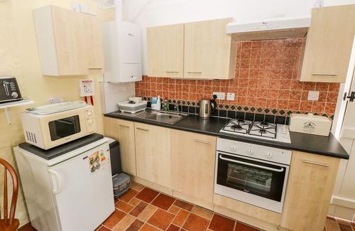 Trefin Cottage | FFYNNON TOM, character holiday cottage, with a garden in St Davids