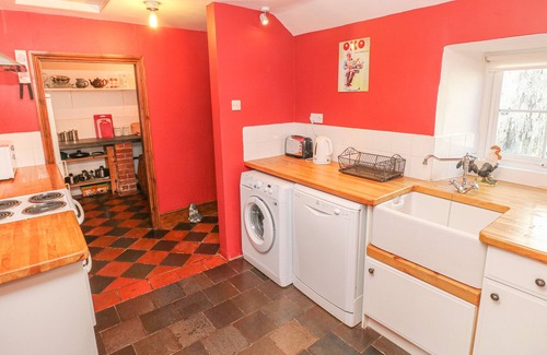 Pontfaen Cottage | FFYNNONDICI FARMHOUSE, family friendly in Newport, Pembrokeshire