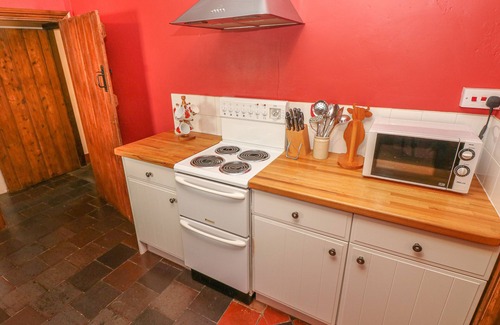 Pontfaen Cottage | FFYNNONDICI FARMHOUSE, family friendly in Newport, Pembrokeshire