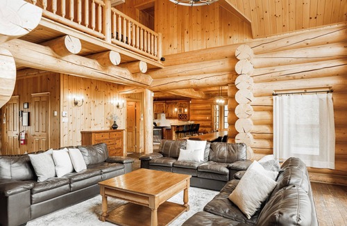 Fiddler Lake Resort House | Fiddler Lake Resort Luxury Chalet+ Private Jacuzzi