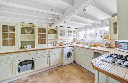 Hamworthy Cottage | Fiddlers Green -sleeps 4 guests in 2 bedrooms