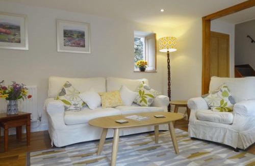 Beaminster House | Fiddlesticks Cottage