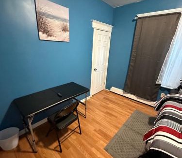 Newark House | Fidelia Halos Room Queen Bed, Minutes from Newark Liberty International Airport and Newark Penn Station