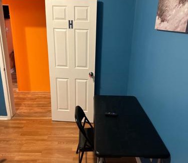 Newark House | Fidelia Halos Room Queen Bed, Minutes from Newark Liberty International Airport and Newark Penn Station