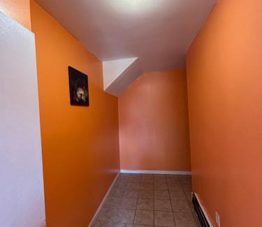 Newark House | Fidellia Iron Room, Queen Bed Minutes from Newark Liberty International Airport and Newark Penn Station