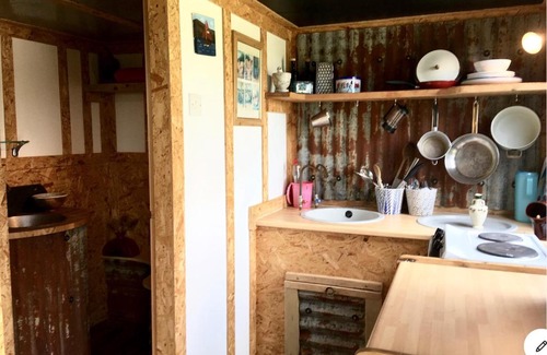 Saint Kew House | Field Hut