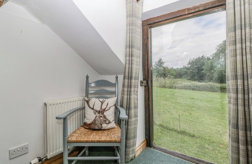 Mortimers Cross Cottage | FIELDFARE, pet friendly, character holiday cottage in Kingsland