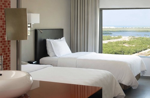 Downtown Cancun Hotel | Fiesta Inn Cancun Las Americas