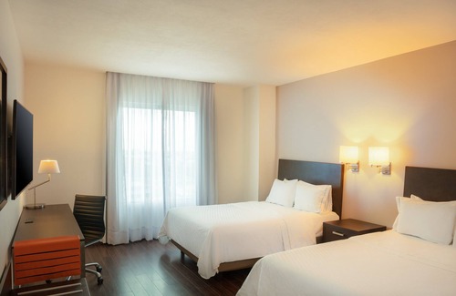 Monterrey Hotel | Fiesta Inn Monterrey Fundidora