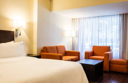San Luis Potosi Hotel | Fiesta Inn San Luis Potosi Glorieta Juarez