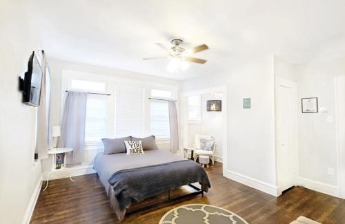 Lower Greenville Apartment | FIFA Ready Local Hotspot SHELTER IN PLACE HERE!