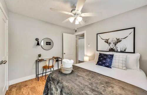 Old East Dallas Apartment | FIFA Ready Near Downtown Dallas - The Dapper Charm