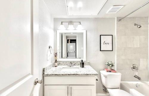 Old East Dallas Apartment | FIFA Ready The Munger Proper - Spa Pool