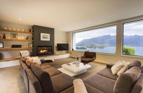Fernhill Villa | Fifteen by Amazing Accom