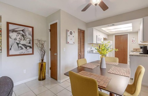 Brandon House | Fifties Flat MidCentury flat in heart of Brandon