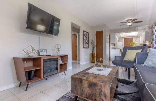 Brandon House | Fifties Flat MidCentury flat in heart of Brandon