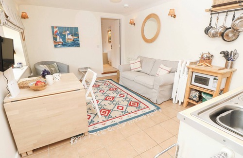 Newport Cottage | FIG COTTAGE, pet friendly, character holiday cottage in Brighstone