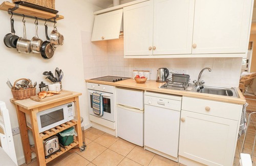 Newport Cottage | FIG COTTAGE, pet friendly, character holiday cottage in Brighstone