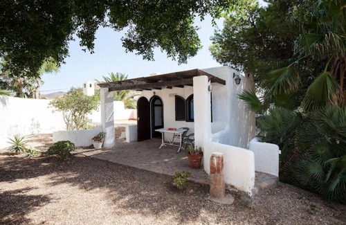 El Pozo de los Frailes Villa | Finca 'Casa Parque Natural 2 - 5' with Mountain Views, Pool & Wi-Fi