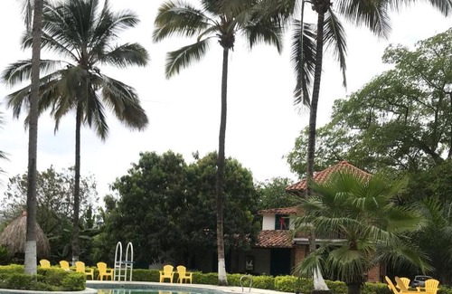 Santa Fe de Antioquia Hotel | FINCA HOTEL LA PLAYITA