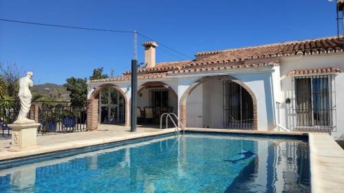 Velez-Malaga House | Finca la Sonrisa - Lovely house with pool and sea view