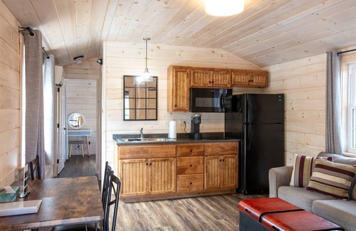 North Sebago Villa | Finch Limit 4 2 Bedroom Cabin