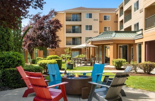 Lynnwood House | Find comfort at our spacious Lynnwood, WA hotel.
