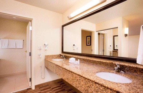 Lynnwood House | Find comfort at our spacious Lynnwood, WA hotel.