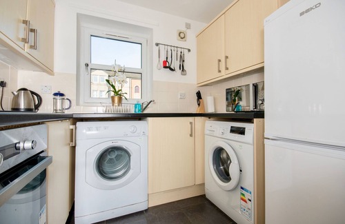 Central Aberdeen Apartment | ✪ Find Dwellcome Home Ltd ✪ 2 bed apartment with king & double beds