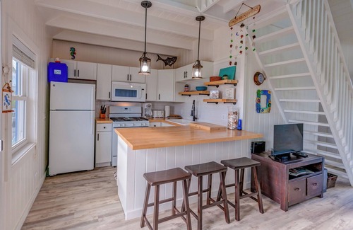 Hope Town Cottage | Finders Keepers - Centrally Located Bahamian Cottage Steps From The Beach