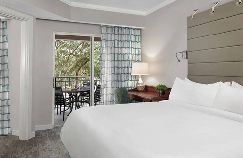 Hilton Head Island Resort | 𝐅𝐢𝐧𝐝𝐢𝐧𝐠 𝐌𝐞𝐢𝐥𝐢's BeachFront GRANDE OCEAN Resort+Amenities Cozy 2BR
