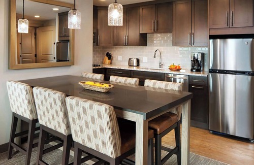 Steamboat Springs Hotel | 𝐅𝐢𝐧𝐝𝐢𝐧𝐠 𝐌𝐞𝐢𝐥𝐢 Ski-In/Out Steamboat Resort. Amenities Included. 3BR