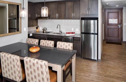 Steamboat Springs Resort | 𝐅𝐢𝐧𝐝𝐢𝐧𝐠 𝐌𝐞𝐢𝐥𝐢 TRUE SKI-IN/OUT Luxe Steamboat Resort+Amenities. 3BR