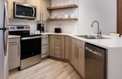 Newport Coast Resort | 𝐅𝐢𝐧𝐝𝐢𝐧𝐠 𝐌𝐞𝐢𝐥𝐢 Waterside Newport Coast Retreat + Amenities. 2-Bedroom