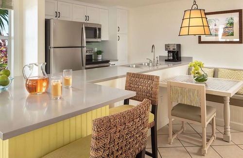 Truman Annex Resort | 𝐅𝐢𝐧𝐝𝐢𝐧𝐠𝐌𝐞𝐢𝐥𝐢 Near Duval Street, Waterfront Sunset Harbor Resort. 2BR