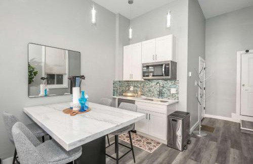 Over-the-Rhine Apartment | Findlay Market Suites - 6 in 1