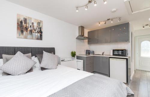 Ifield Apartment | Findon- Stylish Suite 10mins close to Airport