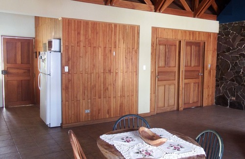 La Guaria Apartment | Fine-Wood Apartment in a Treat Location