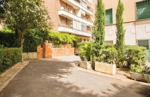 Quartiere Coppede Apartment | Finely Refurbished Flat in Rome Coppedè area near Sapienza and Luiss University