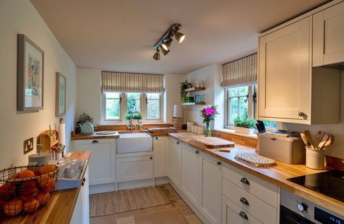 Blandford Forum Cottage | Finest Retreats | Manor Cottage