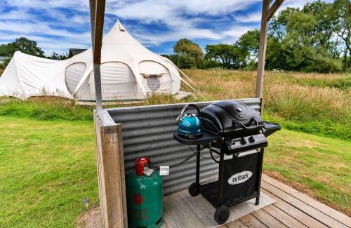 Ilfracombe Ski Chalet | Finest Retreats - Ash Lotus Belle Tent