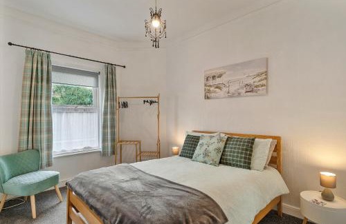 Roundham Apartment | Finest Retreats - Atherfield Apartments No 6 - Tree Tops