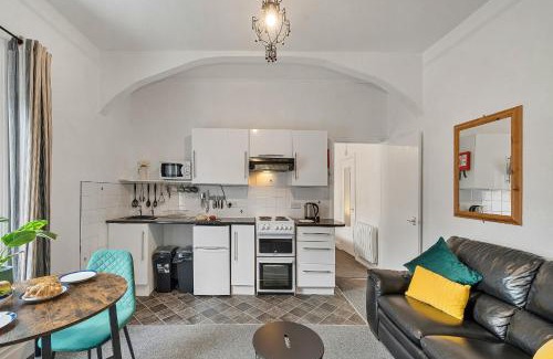 Roundham Apartment | Finest Retreats - Atherfield Apartments No 6 - Tree Tops