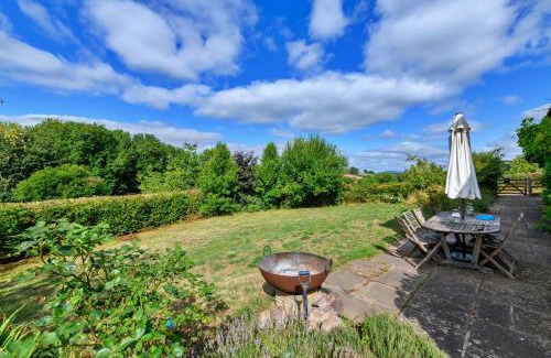 Cwmcarvan House | Finest Retreats - Bailey Glace Farmhouse