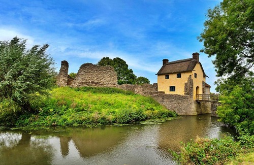 Stogursey House | Finest Retreats - Clematis Cottage