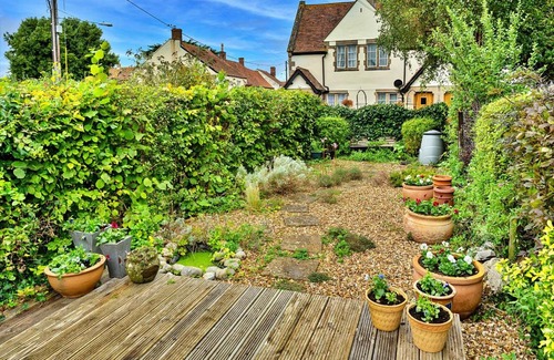 Stogursey House | Finest Retreats - Clematis Cottage