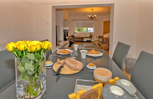 Solihull House | Finest Retreats | DeBarnes House